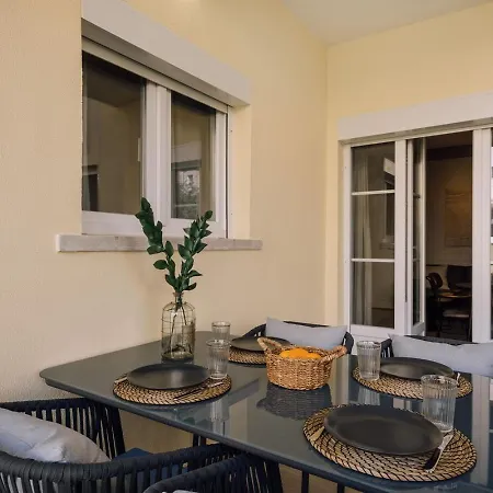 Daire Fado - 3 Bedrooms, Office And Terrace In Alvalade *
